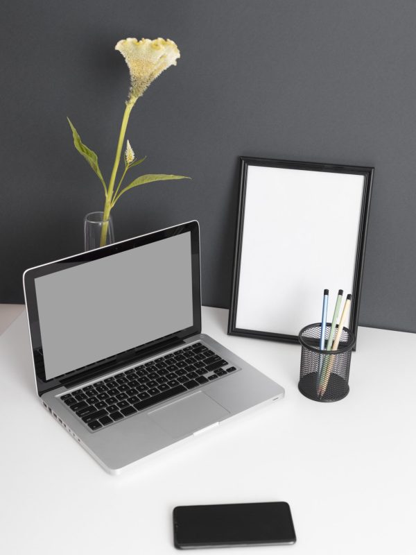 minimalist-business-desk-assortment